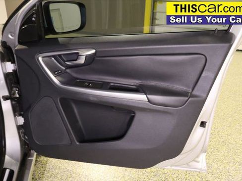 Used 2015 Volvo XC60 T6 image 29