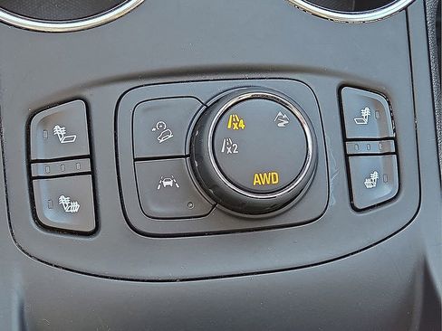 Used 2024 GMC Terrain SLT image 27