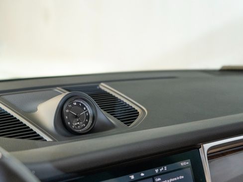 Certified 2026 Porsche Macan AWD/4WD image 20