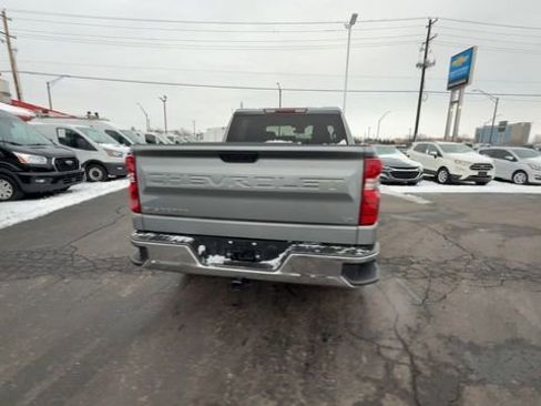 Used 2023 Chevrolet Silverado 1500 LT AWD/4WD image 7