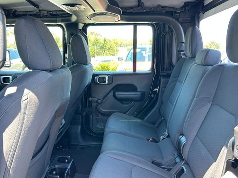 Used 2023 Jeep Gladiator Sport AWD/4WD image 30