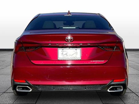 Used 2019 Toyota Avalon Limited w/ All Weather Liner Package FWD image 4