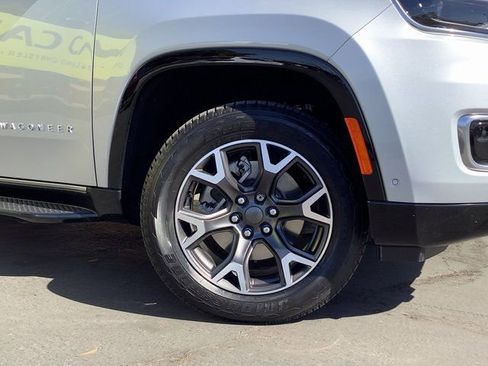 New 2023 Jeep Wagoneer Series III w/ Preferred Equipment Group image 3