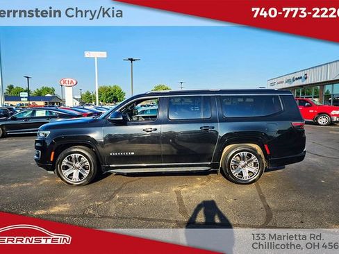 Used 2024 Jeep Wagoneer L Series II w/ Flexible Seating Group AWD/4WD image 4