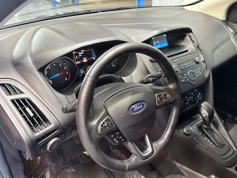 Used 2017 Ford Focus SE w/ Cold Weather Package FWD image 14