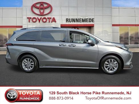 Used 2026 Toyota Sienna XLE FWD image 7