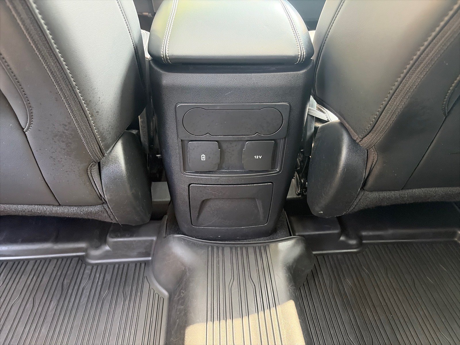 Used 2024 Ford Explorer XLT w/ Equipment Group 202A AWD/4WD image 13