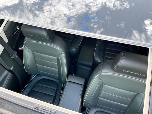 Used 2023 GMC Acadia Denali w/ Denali Technology Package image 23