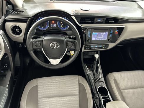 Used 2018 Toyota Corolla LE w/ Carpet Mat Package (TMS) FWD image 22