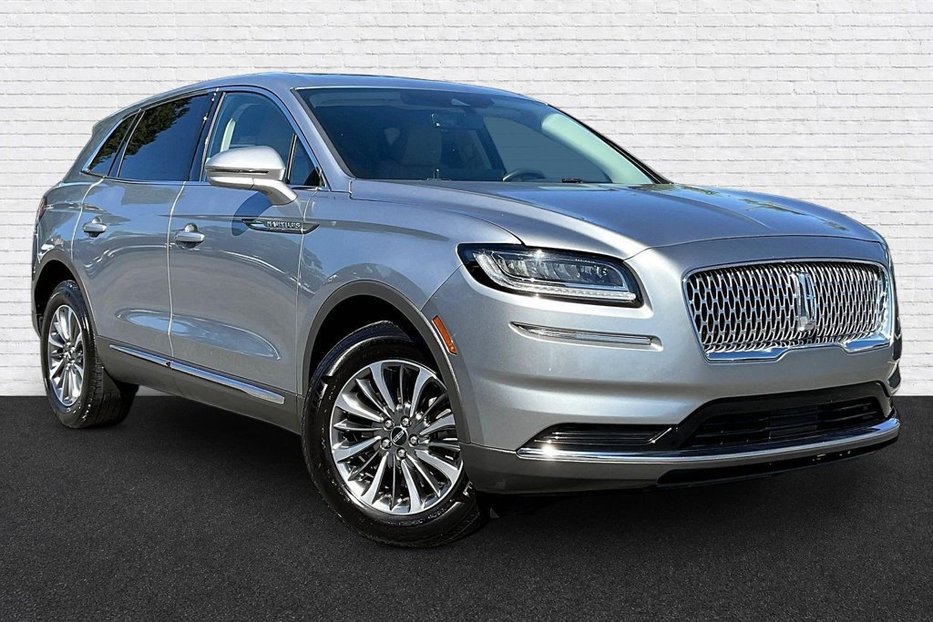 Used 2023 Lincoln Nautilus Reserve FWD image 3