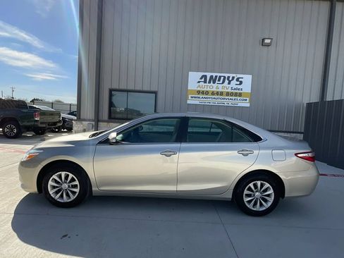Used 2015 Toyota Camry LE image 8