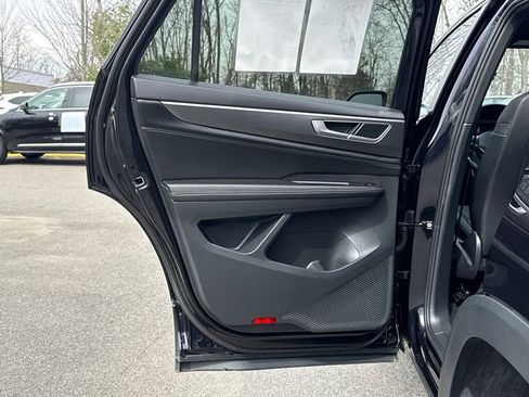Certified 2025 Volkswagen Atlas Cross Sport SE image 23