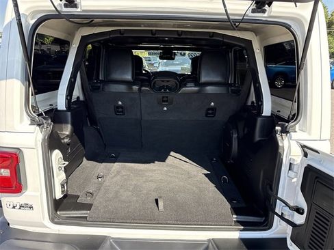 Used 2022 Jeep Wrangler Unlimited Rubicon w/ Trailer Tow Package image 32