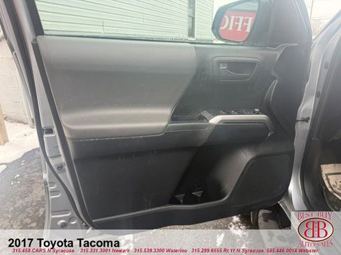 Used 2017 Toyota Tacoma 4X4 Double Cab image 9