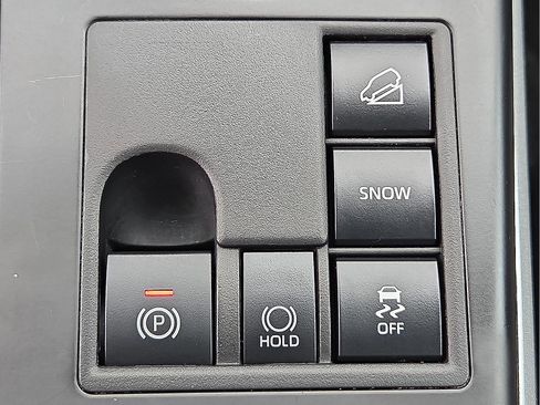 Used 2024 Toyota Highlander LE image 19