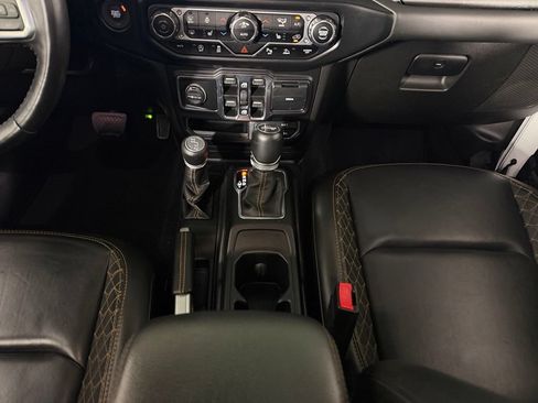 Used 2021 Jeep Wrangler Unlimited Sahara AWD/4WD image 17