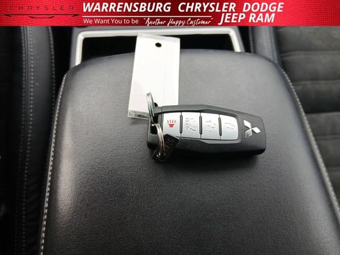 Used 2023 Mitsubishi Outlander SE AWD/4WD image 29