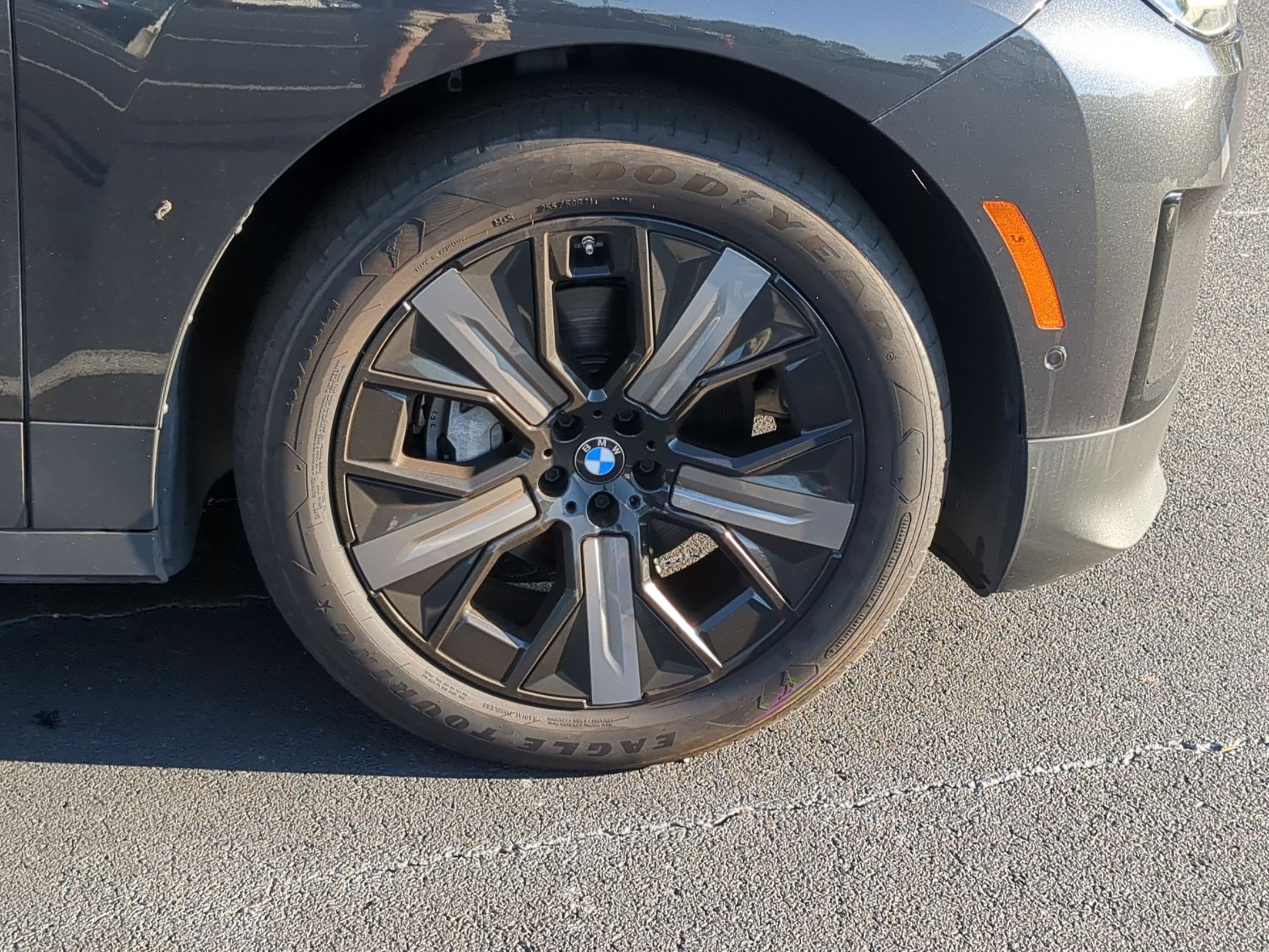 Certified 2025 BMW iX xDrive50 w/ Premium Package AWD/4WD image 12