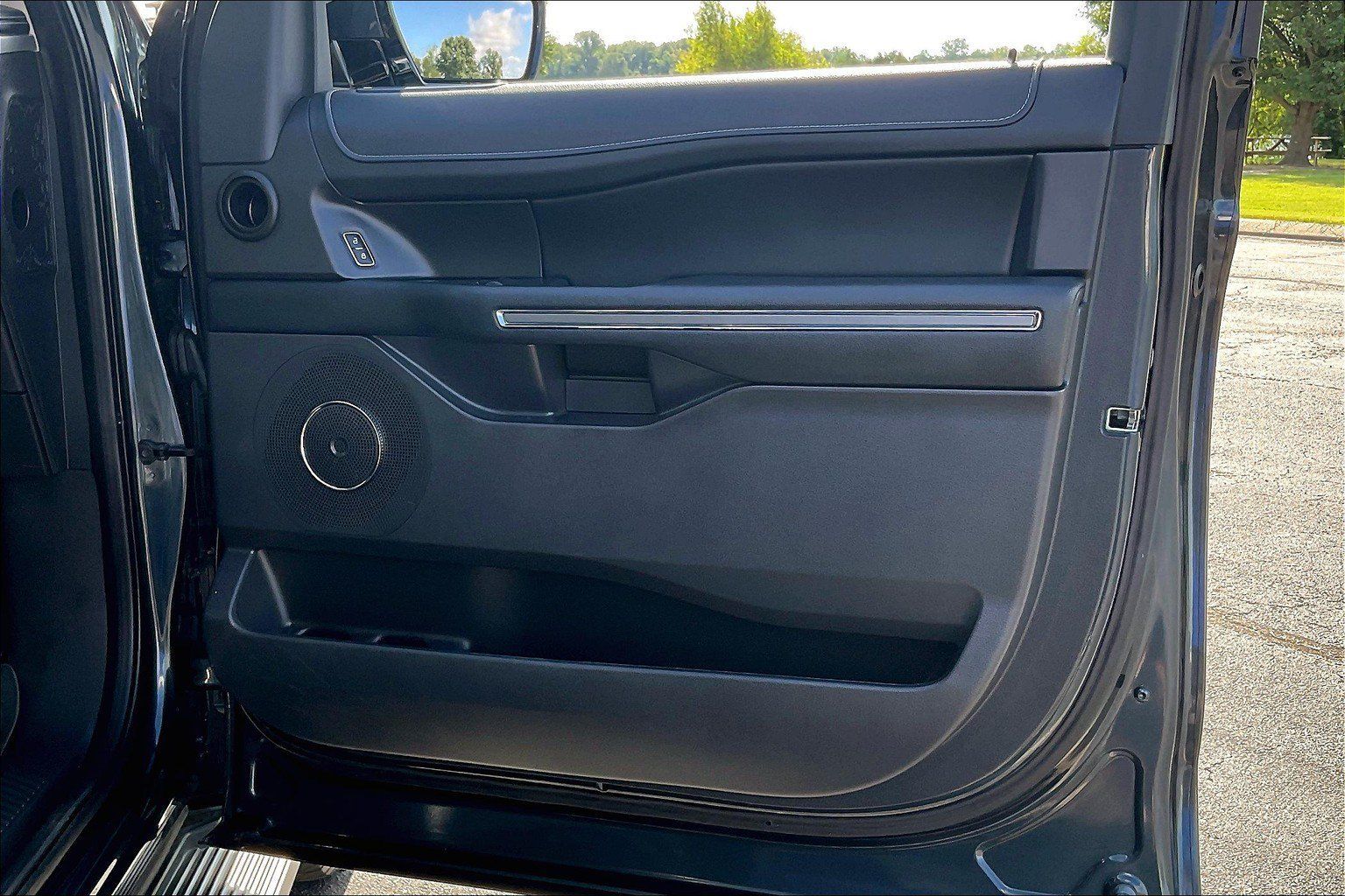 Used 2024 Ford Expedition XLT RWD image 21