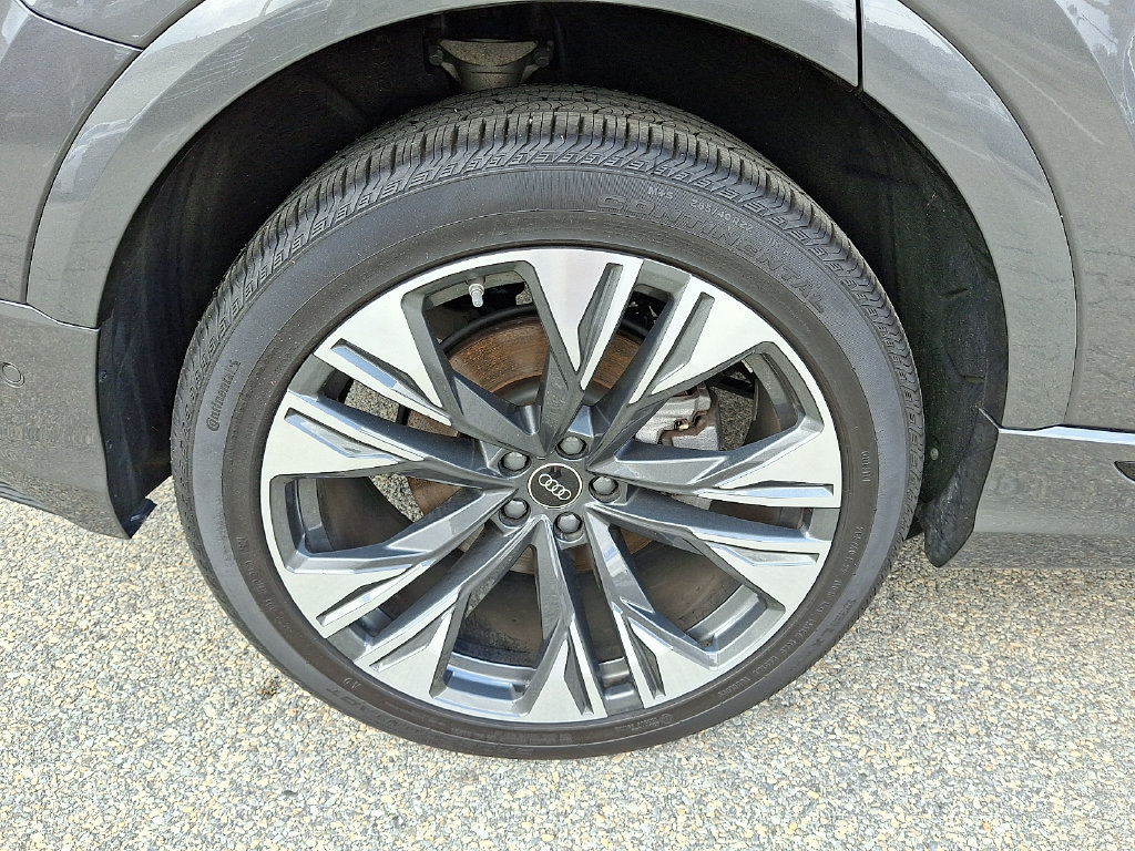 Certified 2025 Audi Q8 Premium Plus w/ Premium Plus Package AWD/4WD image 8