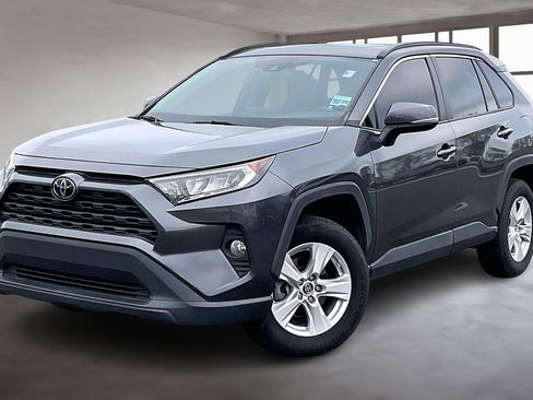 Used 2019 Toyota RAV4 XLE image 3