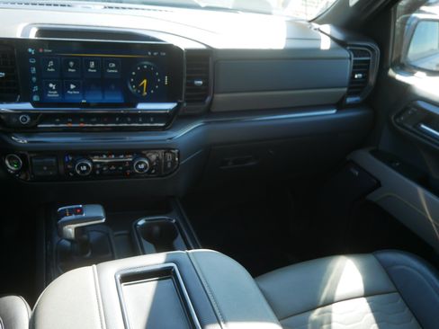 Used 2022 Chevrolet Silverado 1500 ZR2 w/ Technology Package AWD/4WD image 11