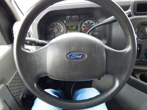Used 2014 Ford E-350 and Econoline 350 Super Duty image 17