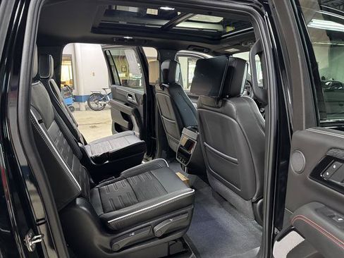 Certified 2025 GMC Yukon XL AT4 Ultimate AWD/4WD image 11