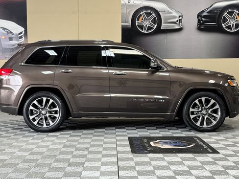Used 2018 Jeep Grand Cherokee Overland AWD/4WD image 3