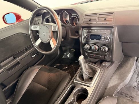 Used 2009 Dodge Challenger SRT8 w/ SRT Option Group II RWD image 23