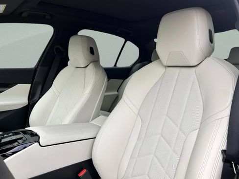 Used 2025 BMW 530i xDrive w/ Premium Package image 23