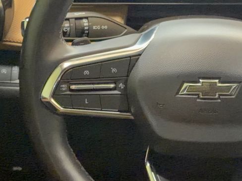 Used 2025 Chevrolet Equinox ACTIV w/ Safety and Technology Package AWD/4WD image 18