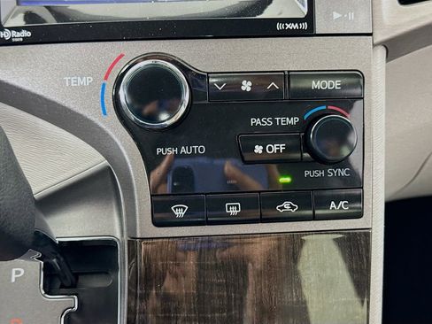 Used 2015 Toyota Venza LE image 16