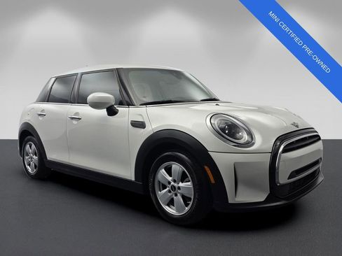 Used 2024 MINI Cooper 4-Door Hardtop w/ Storage Package FWD image 1