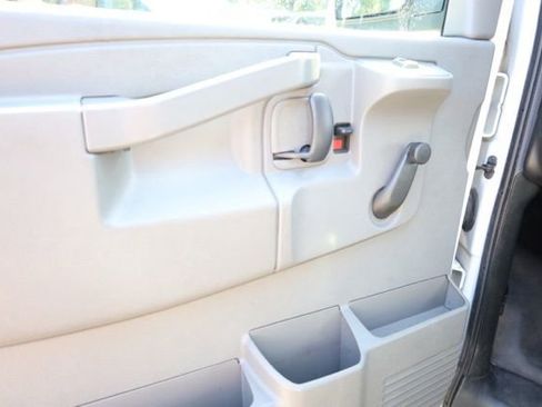 Used 2018 Chevrolet Express 2500 image 17