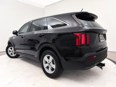 Used 2022 Kia Sorento LX image 7