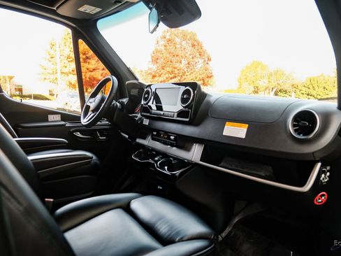 Used 2022 Mercedes-Benz Sprinter 3500 image 44