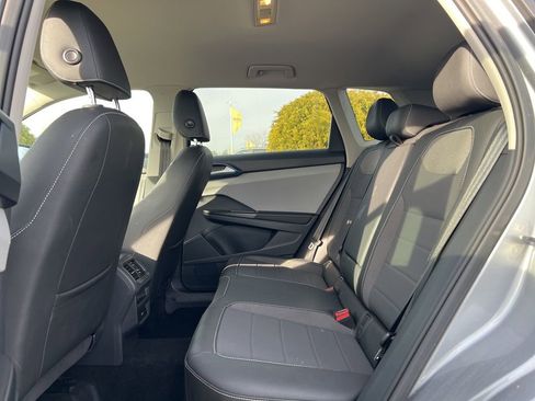 Used 2024 Volkswagen Taos SE image 24