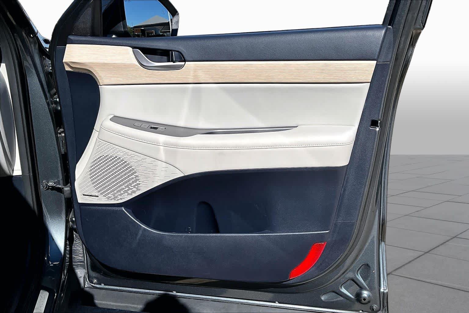 Used 2023 Hyundai Palisade Limited FWD image 17