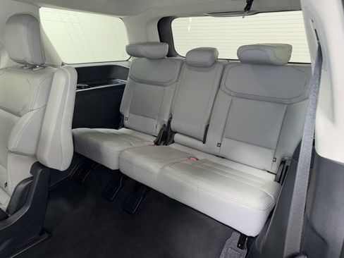 Used 2025 Ford Expedition Active image 38