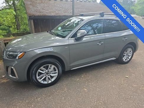 Used 2023 Audi Q5 2.0T Premium w/ Convenience Package AWD/4WD image 3