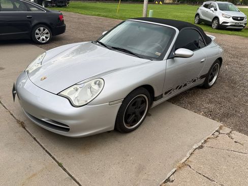 Used 2004 Porsche 911 Carrera RWD image 1
