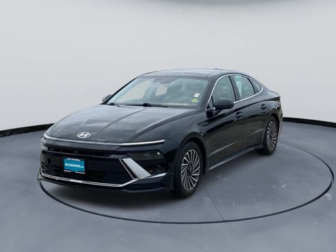 Used 2025 Hyundai Sonata Limited FWD image 2