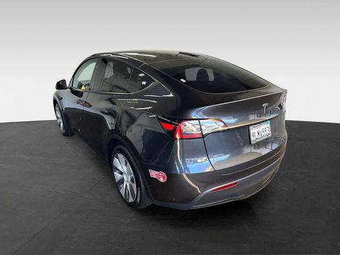 Used 2024 Tesla Model Y Long Range RWD image 4