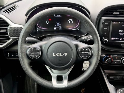 Used 2023 Kia Soul LX FWD image 18