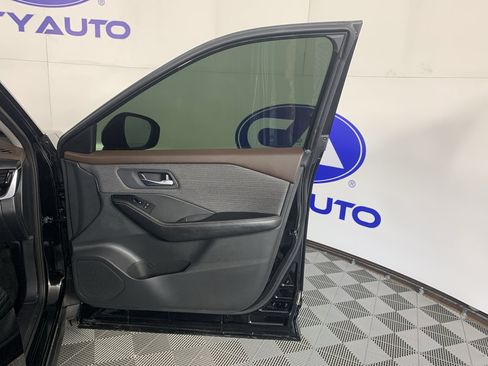 Used 2021 Nissan Rogue SV image 39