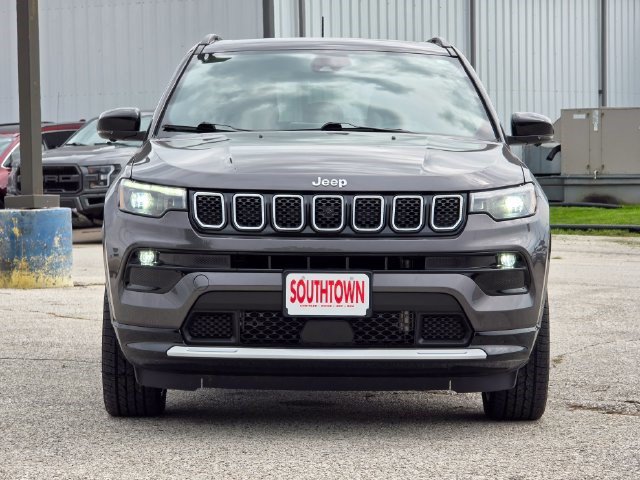 Certified 2023 Jeep Compass Limited w/ Elite Group AWD/4WD image 2