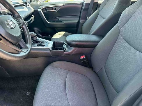 Used 2025 Toyota RAV4 XLE FWD image 13