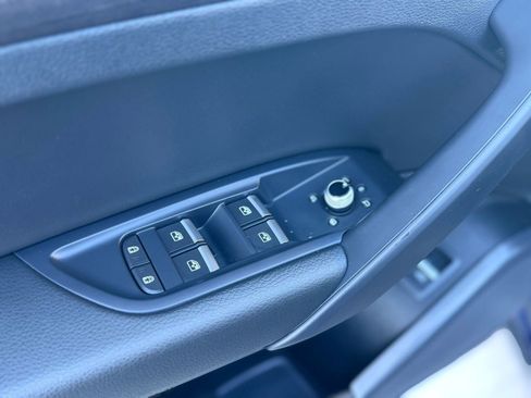 Used 2021 Audi Q5 Premium w/ Convenience Package image 21