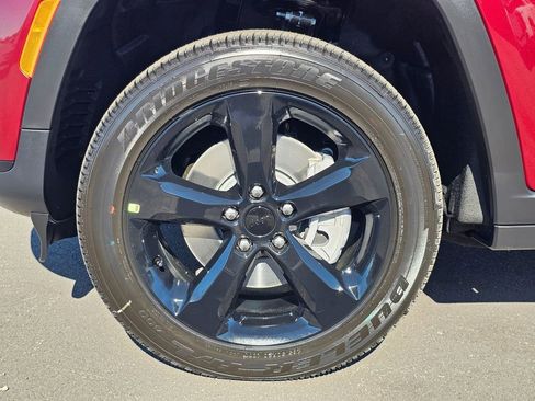 New 2025 Jeep Grand Cherokee L Altitude image 8